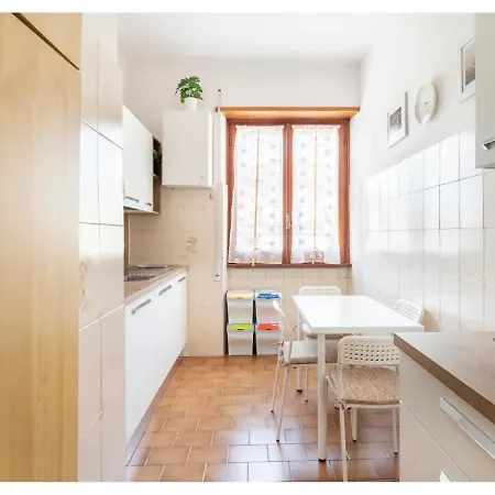 Tina's House - Bright And Near Metro C