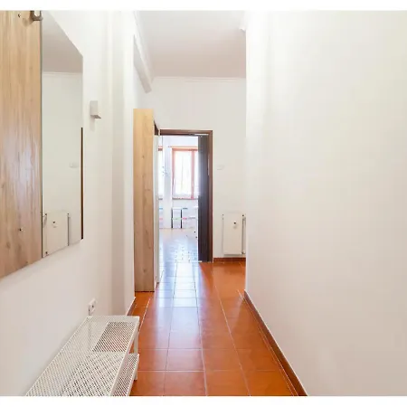 Tina's House - Bright And Near Metro C * Roma